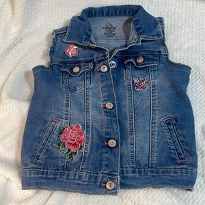 Jordache toddler distressed denim vest with embroidered accents - size 5T